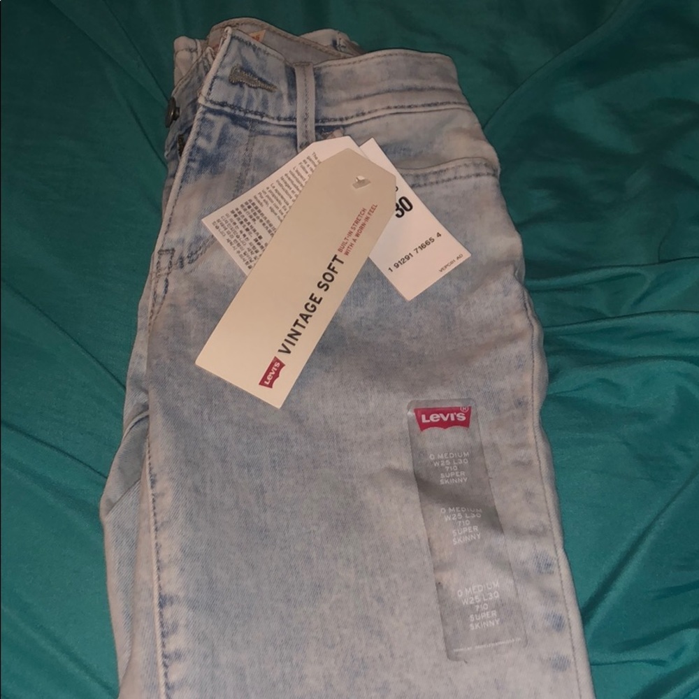 Brand new tags still on never worn Levi jeans - Picture 1 of 5